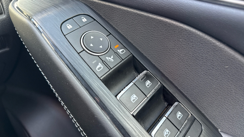 Nissan Qashqai 1.3 DiG-T MH Tekna 5dr Petrol Hatchback